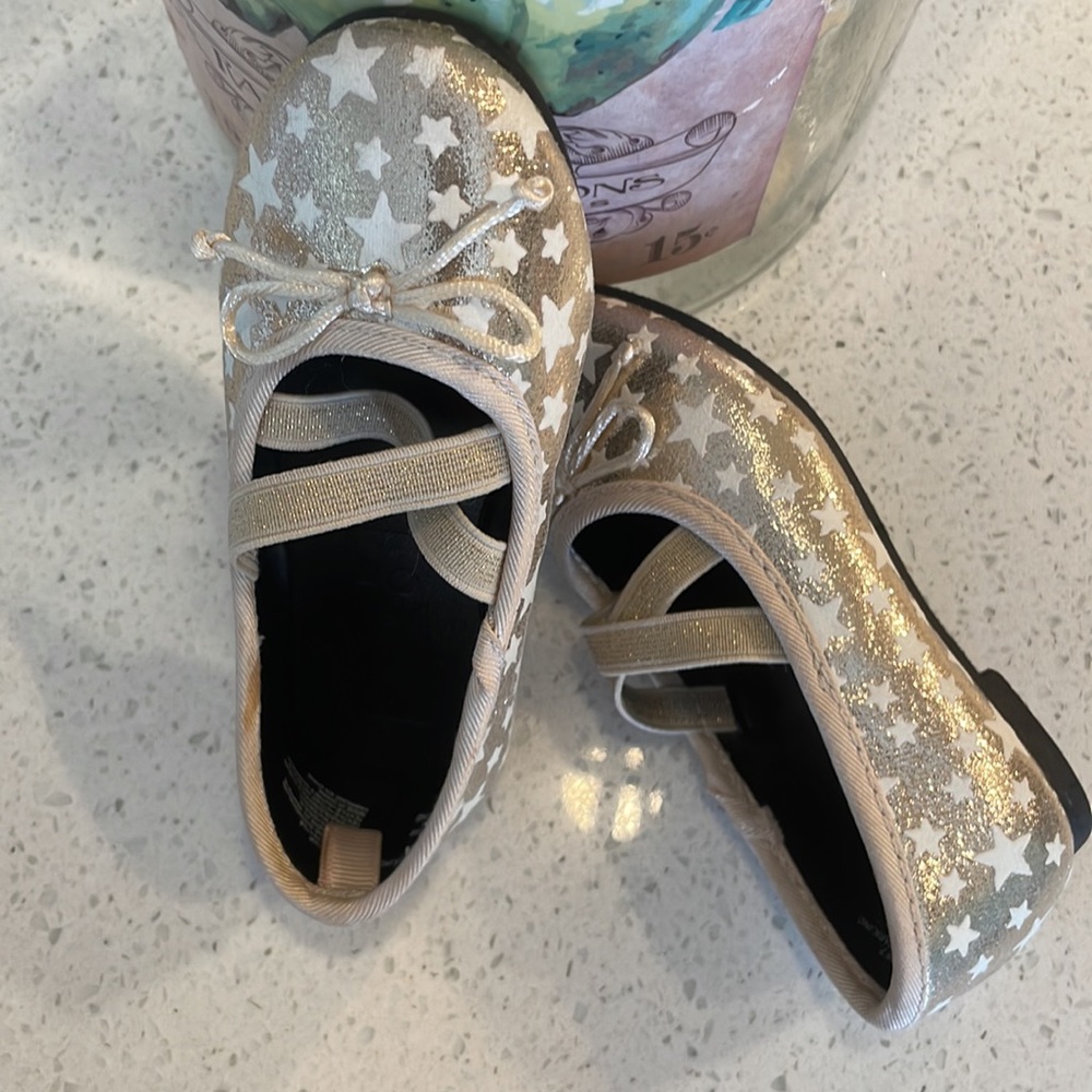 Excellent condition. My daughter wore them once or twice. - Picture 2 of 7